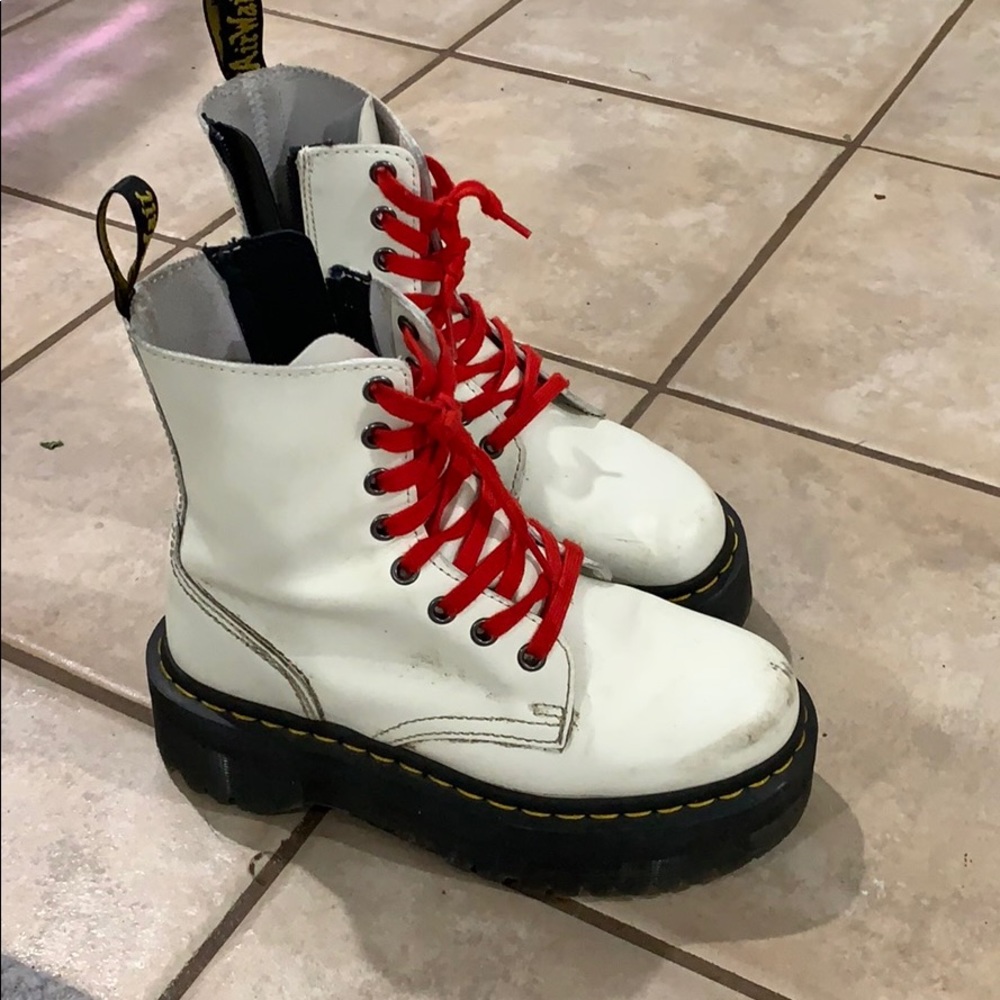 Platform white dr. martens! Jardon style
